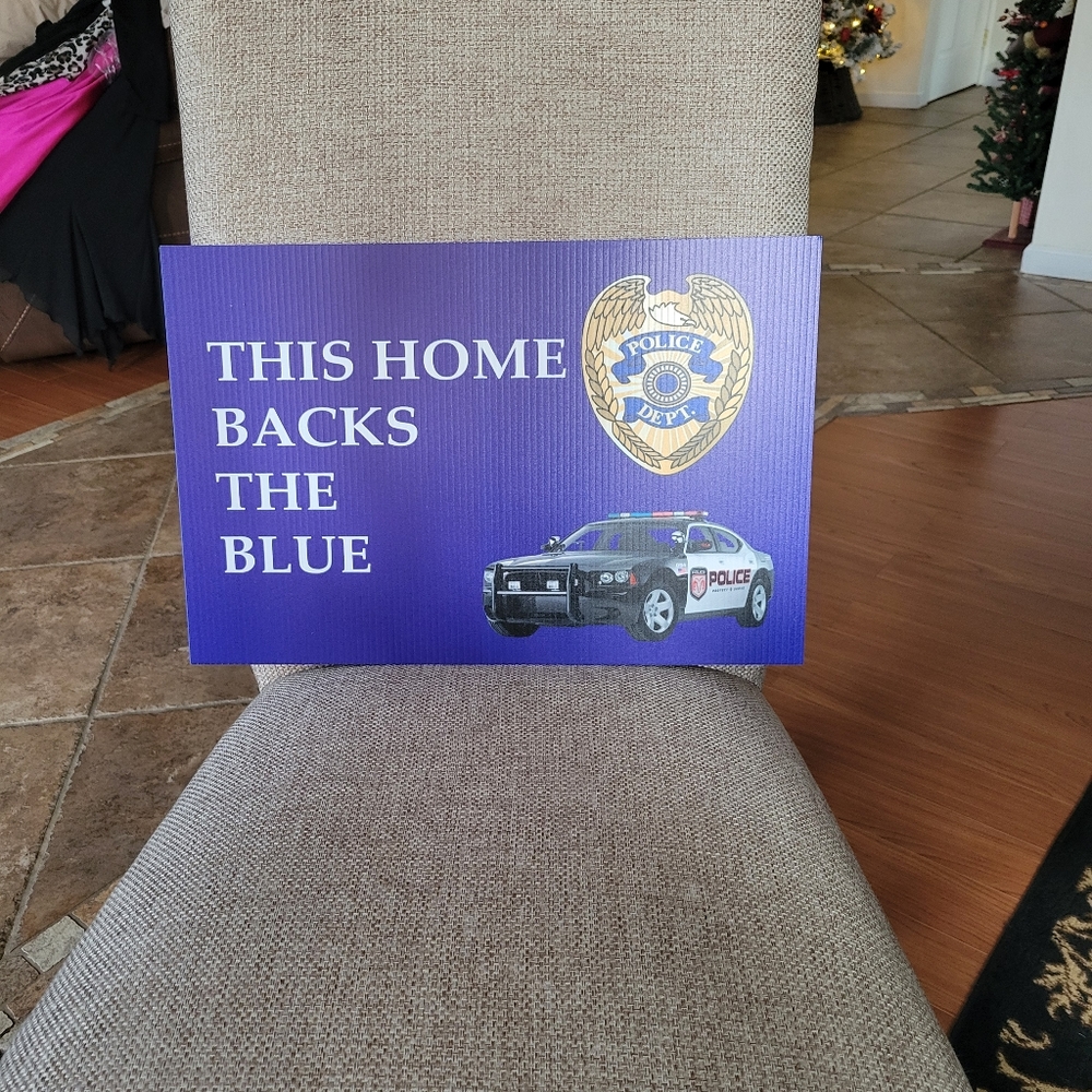 This Home Backs the Blue sign. 18" X 12"